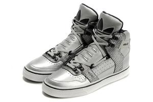 阿迪达斯查询(阿迪达斯查询真伪扫码)