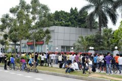 大学生暑假涌向工厂流水线，寻求实践机会