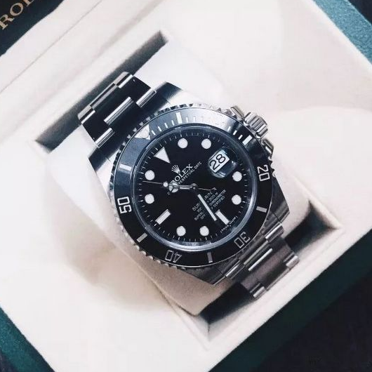 劳力士的指针上为什么会有奔驰商标? 劳力士的指针上为什么会有奔驰商标?