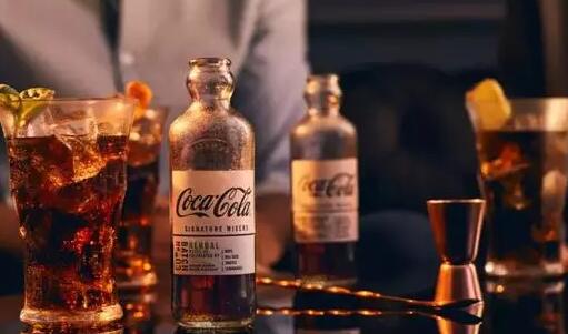 可口可乐要出酒了,有四种口味!看这设计,太赞啦 可口可乐要出酒了,有四种口味!看这设计,太赞啦