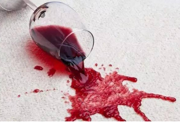 上海松江警方破获假冒知名注册商标红酒案