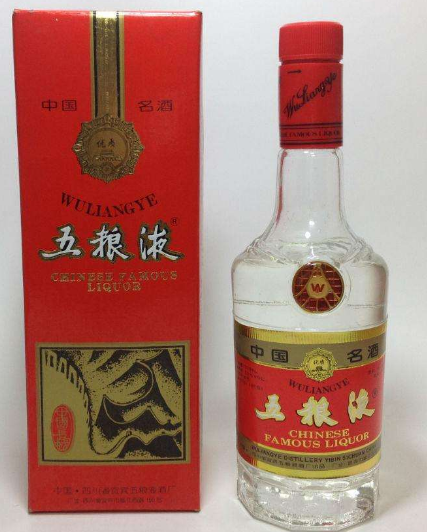 抚州一四星级酒店“挂羊头卖狗肉” 陈设假酒被