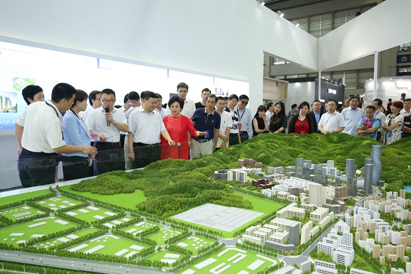 王伟中：推动传统行业转型升级 进一步擦亮深圳“设计之都”品牌