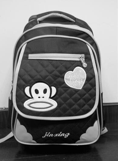 温州乐清一超市卖“大嘴猴”书包 因商标侵权被判赔偿1.8万元