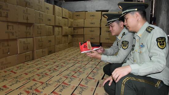 泉州边防查处假冒泉州注册商标案 缴获假鞋1500双 泉州边防查处假冒泉州注册商标案 缴获假鞋1500双