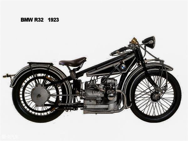 宝马logo最早是这样的：大不一样