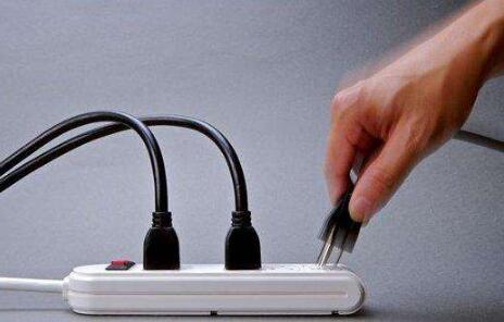 中拔插头不触电　中国一发明专利获95国保护