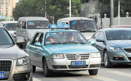 大连“蓝灯的士”获“中国驰名商标” 大连“蓝灯的士”获“中国驰名商标”