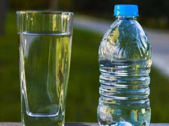 矿泉水商标属于第几类？