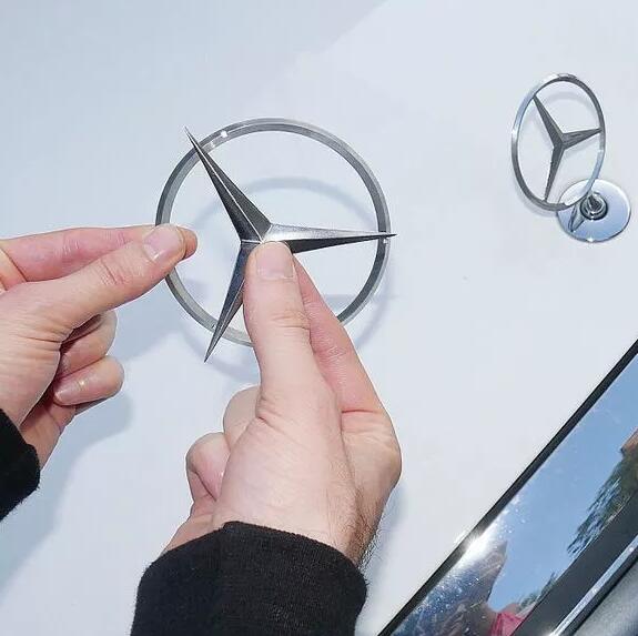 炫酷又危险，被做成武器的大牌商标设计！