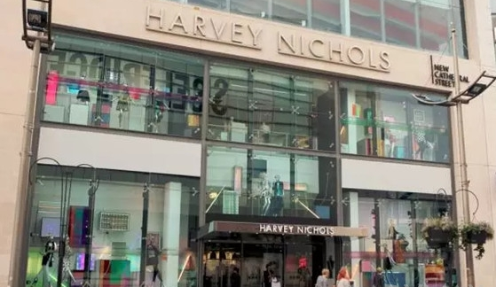 快时尚J.Crew高层动荡换CEO； 中国神秘女富豪收购法国奢侈水晶品牌