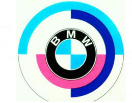 不管有车没车 年轻人热捧名车衍生品