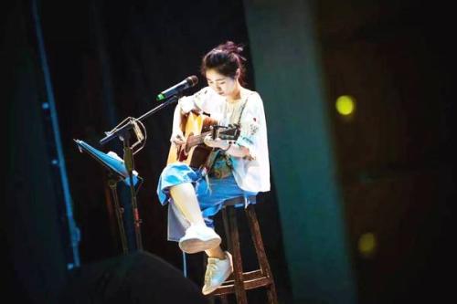 民谣歌手花粥就歌曲抄袭致歉 愿意承担一切法律