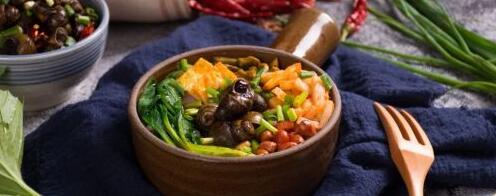 美味的螺蛳粉打响名号 它功不可没！